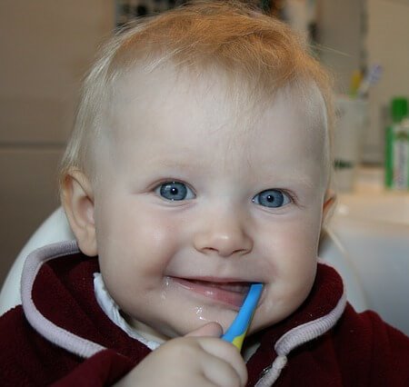 Baby teeth brushing